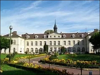 Nous sommes en Île-de-France, à Gonesse. Ville de l'arrondissement de Sarcelles, traversée par le Croult, elle se situe dans le département ...