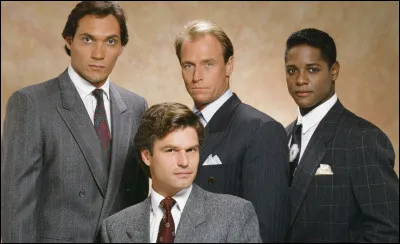 Dans quelle série des années 80 suit-on les aventures dun avocat excentrique nommé Arnie Becker ?