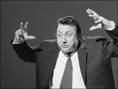 « Mesdames et messieurs..., je vous signale tout de suite que je vais parler pour ne rien dire. » Cet artiste comique belge qui avait lart de manier le verbe et de le détourner dans toute sa complexité, est né en novembre. Comment se nommait-il ?