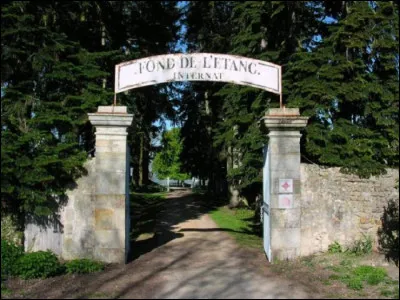 Dans quel film, le pensionnat se nomme ''Fond de l'étang'' ?