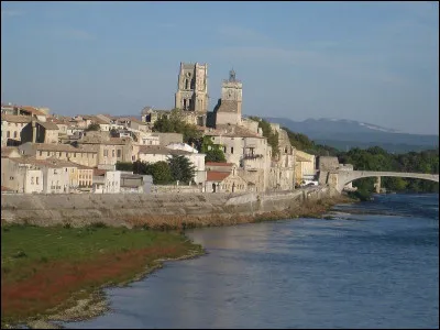 Quelle est cette ville de 10 000 habitants, située dans le nord-est du département, au confluent de l'Ardèche et du Rhône ?