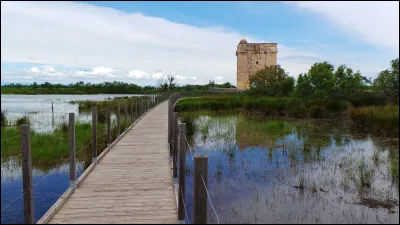 Quelle est cette région naturelle qui borde le département au sud ?