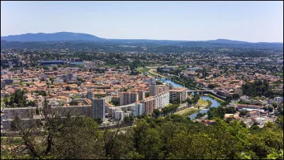 Quelle est cette ville de 44 000 habitants, sous-préfecture et deuxième ville du département ?