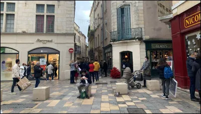 Combien le département du Gard compte-t-il d'habitants ?