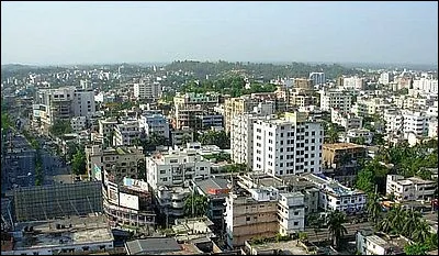 Dans quel pays se trouve Chittagong, ville de 5,5 million d'habitants ?