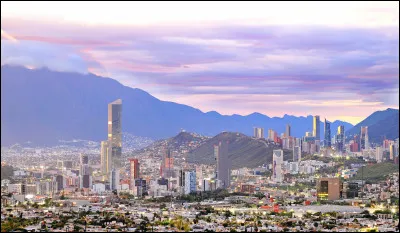 Dans quel pays se trouve Monterrey, ville de 1,2 million d'habitants ?