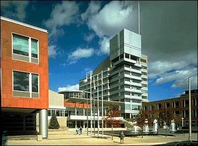 Dans quel pays se trouve Kitchener, ville de 250 000 habitants ?