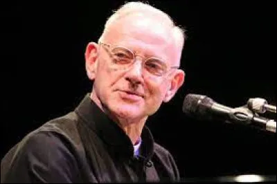 Qui est ce chanteur, auteur-compositeur et interprète du titre ''Cuir de Russie'' ?