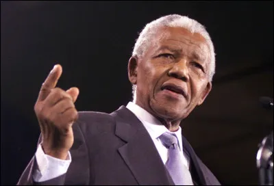 Il a lutté contre le racisme pendant de nombreuses années, et devient président de l'Afrique du Sud en 1994.