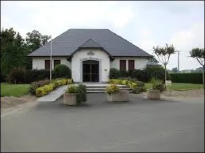 Je vous propose de rester en Nouvelle-Aquitaine et de partir à Espès-Undurein. Village du pays Basque, traversé par le Saison, il se situe dans le département ...