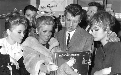 Pourquoi les jeunes des années 60 accrochent-ils tout de suite avec cette mode ?