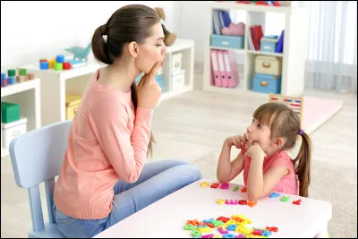 O - Quel sp&eacute;cialiste peut intervenir dans les &eacute;coles pour soutenir les &eacute;l&egrave;ves pr&eacute;sentant des troubles du langage &eacute;crit ou oral ?