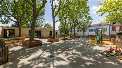 R - Quel est le terme utilis&eacute; pour d&eacute;signer la pause durant laquelle les &eacute;l&egrave;ves peuvent se d&eacute;tendre et jouer entre les cours ?