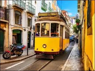 En quelle année Salazar est-il décédé ?