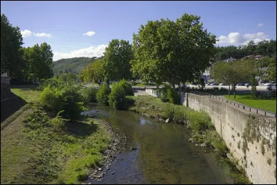 Quelle est cette rivière, longue de 44 km, qui prend sa source à La Jasserie à 1 299 m dans le Pilat puis coule vers le nord-est pour rejoindre le Rhône à Givors ?