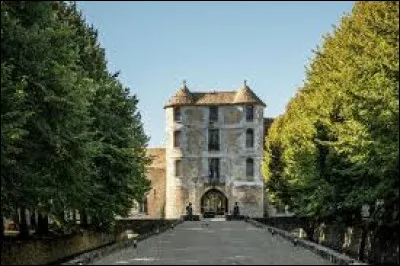 Nous terminons notre promenade en Île-de-France, à Villiers-le-Mahieu. Village de l'arrondissement de Rambouillet, il se situe dans le département ...