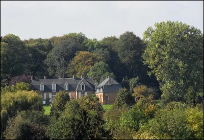 Quelle est cette petite région située dans l'ouest du département, délimitée par les vallées de la Bresle et de la Somme ?