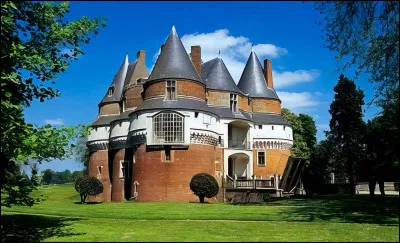 Quel est ce château situé dans le Vimeu, ancien château fort en briques et calcaire ?
