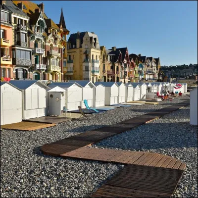 Quelle est cette petite ville de 2 500 habitants, station balnéaire jumelle de la ville normande du Tréport ?