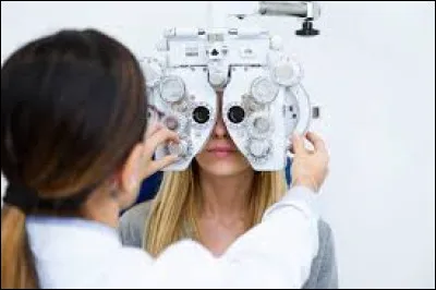 Comment s'appelle un m&eacute;decin sp&eacute;cialiste des yeux ?