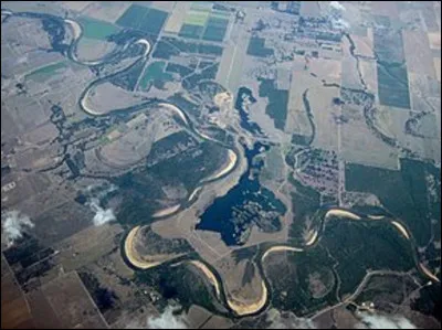 Quel est le nom de ce plus long fleuve qui coule entièrement au Texas ?