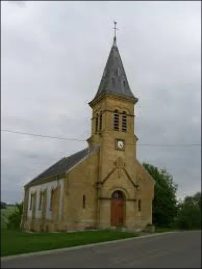 Nous sommes maintenant dans le Grand-Est devant l'église Sulpice, à Champigneulle. Petit village de 54 habitants, dans l'arrondissement de Vouziers, il se situe dans le département ...