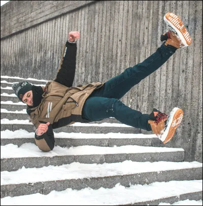 Quelqu'un tombe, quelle est ta réaction ?