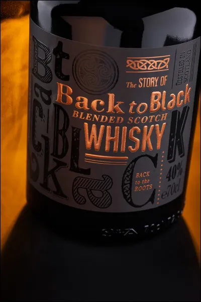 À quelle chanteuse faut-il attribuer le titre "Back to Black" ?