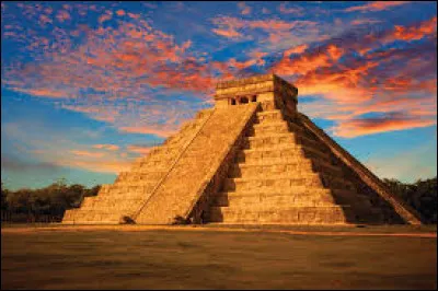 Quel monument précolombien est situé à Chichén Itzá au Mexique ?