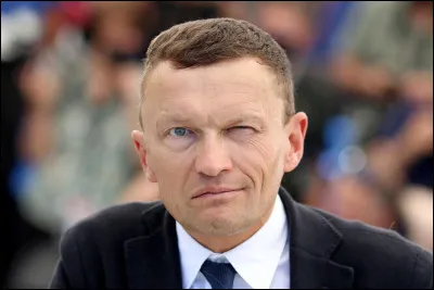 Qui est cet &eacute;crivain, auteur de l'essai ''Un &eacute;t&eacute; avec Rimbaud'' ?