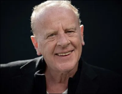 Qui est cet &eacute;crivain d&eacute;c&eacute;d&eacute;, auteur du roman ''Rainbow pour Rimbaud'' ?