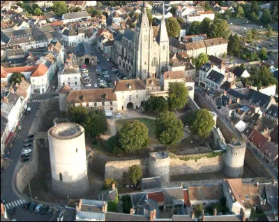 Quelle est cette commune du département de l'Essonne, village celte puis gallo-romain, berceau des capétiens et ville royale depuis le Xe siècle ?