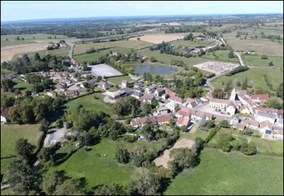 Quelle est cette commune du département de l'Allier ancienne mine de houille et connue pour son élevage de lamas et ses produits dérivés ?