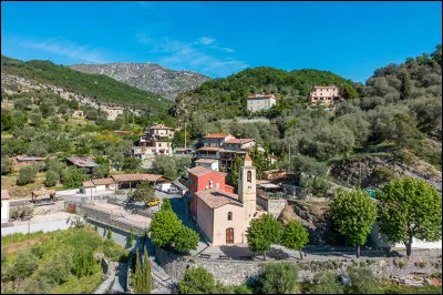 Quelle est cette commune du département des Alpes-Maritimes spécialisée dans l'élevage des ovins ?