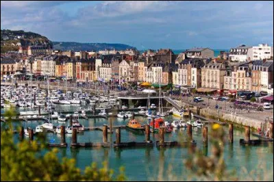 Quelle est cette commune du département de la Seine-Maritime célèbre pour ses ports de pêche, de plaisance et de liaisons transmanche ?