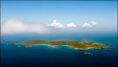 A quel Etat des Petites-Antilles, l'île Moustique appartient-elle ?