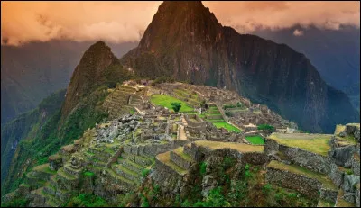 Voici le Machu Picchu, au Pérou ! À quelle altitude ce site se situe-t-il ?