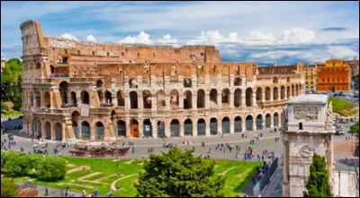 Berceau de l'Empire romain, Rome abrite de nombreux sites extraordinaires, dont le Colisée, classé parmi les 7 merveilles du monde. Comment dit-on "Colisée" en italien ?