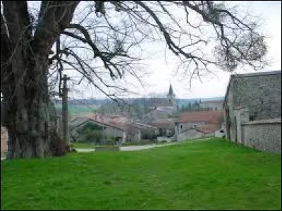 Notre balade prend fin à Vaux-la-Petite. Ancienne commune Meusienne, elle se situe en région ...