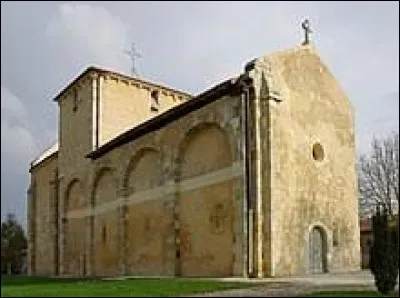 Ici vous avez l'église Saint-Martin à Poulignac. Village de l'arrondissement d'Angoulême, il se situe dans l'ex région ...