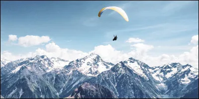 Avant de se lancer pour gravir l'Everest, il a fait un cadeau à sa mère. C'était...