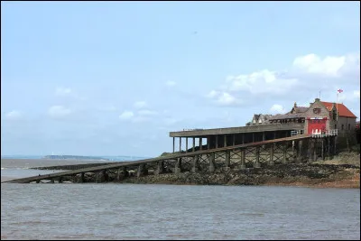 Dans un deux pieces, est en bas, c'est le...