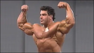 Qui est cet acteur et culturiste qui joue le r&ocirc;le principal dans le film ''Cage'' de 1989 ?