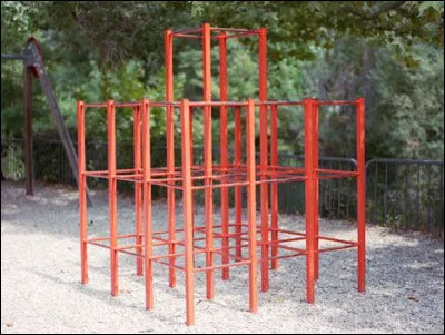 Quel est l'autre nom de la cage &agrave; poule, jeu d'escalade d'enfant et agr&egrave;s de loisirs ?