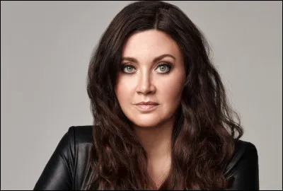 Qui est cette &eacute;crivaine su&eacute;doise, auteure du roman policier ''La Cage dor&eacute;e'' ?