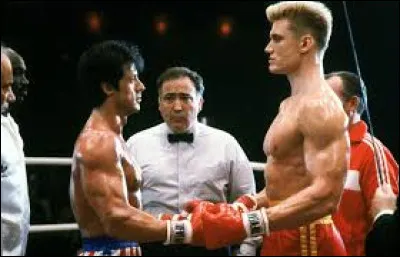 Dans quel film Rocky affronte-t-il le boxeur soviétique Ivan Drago ?