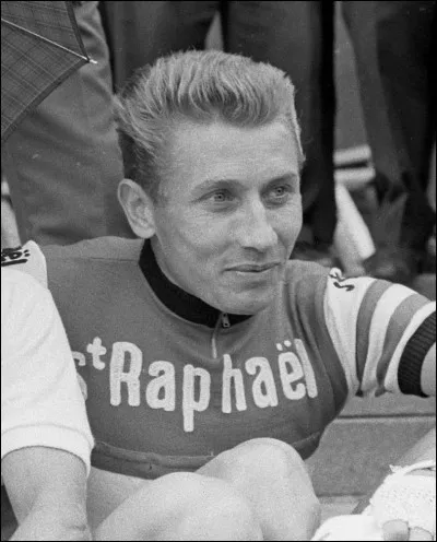 Quel cycliste français a remporté 4 Tours de France consécutifs ?