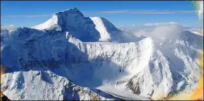 Dans quel pays se situe le pic Ismail Samani, autrefois appel&eacute; "pic Staline" ?