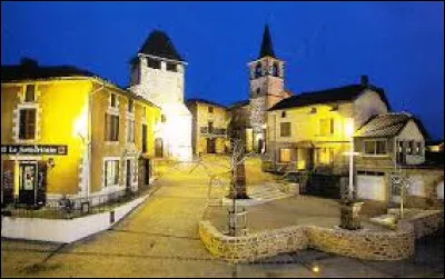 Notre balade prend fin à Saint-Santin. Ce village avec un coté dans l'arrondissement de Villefranche-de-Rouergue et l'autre coté dans l'arrondissement d'Aurillac (d'où les deux églises) se situe dans les départements ...