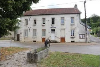 Ancienne commune de l'arrondissement de Beaune, Quemigny-Poisot se situe dans le département ...